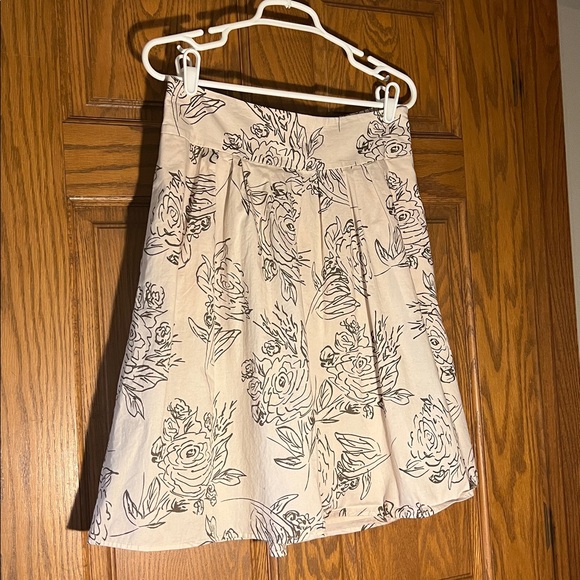 Ann Taylor Cream Floral Midi Skirt Size 4 - Picture 1 of 6